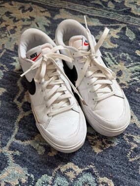 Nike White Court Legacy